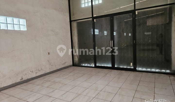 Shop House Has Glass Door Main Road Sudirman