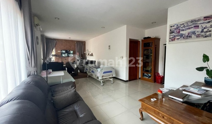 Untung. Rumah Luas Di Mainroad 2 Arah Cocok Utk Segala Usaha Untung. Rumah Luas Di Mainroad 2 Arah Cocok Utk Segala Usaha