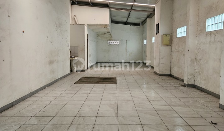 Shop House Has Glass Door Main Road Sudirman