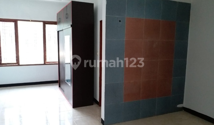 Rumah.luas.2.5 Lantai.dg Kamar Banyak Siap.huni