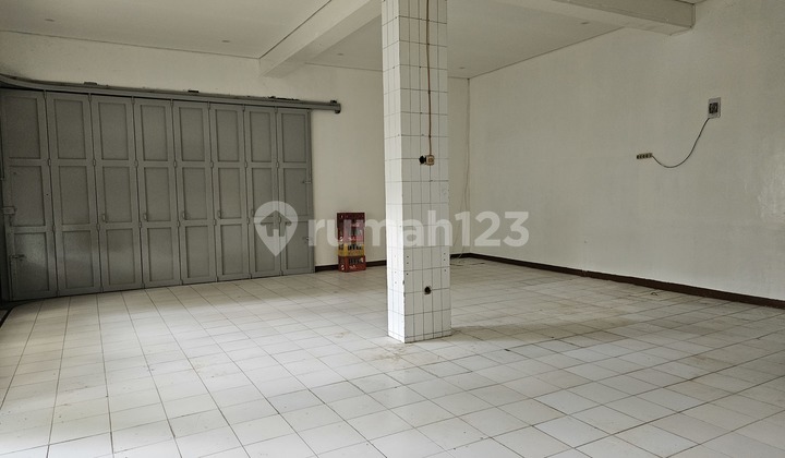 Ready-to-Use Shop House Move-in Front Street Very Busy Suitable for Any Business 2