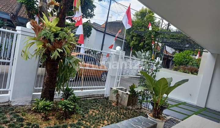 Sewa Rumah Siap Pakai Di Sayap Burangrang 2 Lantai Semi Furnished Full Renovasi  2
