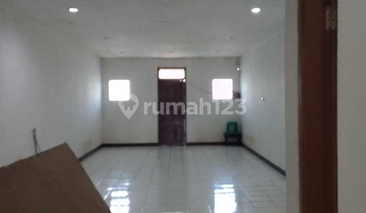 Strategic Ready-to-Occupy Shop House in Taman Rahayu 1, Bandung 2