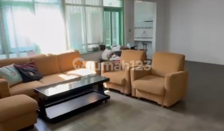 Rumah Tua Dijual Sayap Jl. Riau Murah