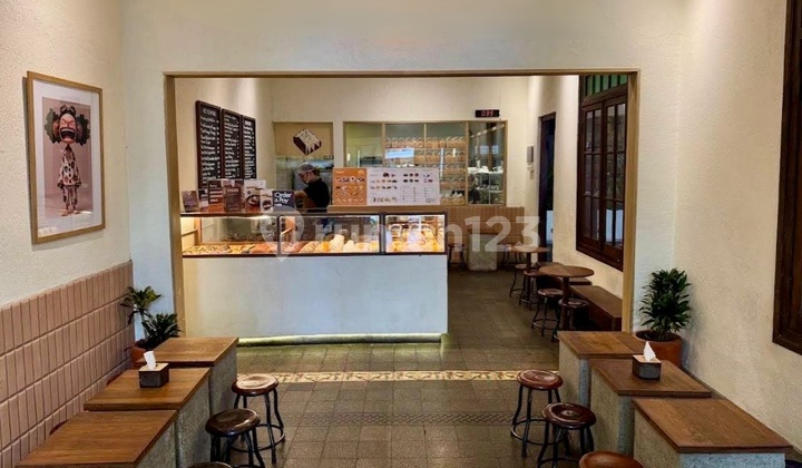 Classic House in the City Center, Sunda Wing Sold Cheap, Very Busy, Promotional Price. Classic House in the City Center, Sunda Wing Sold Cheap, Very Busy, Promotional Price.