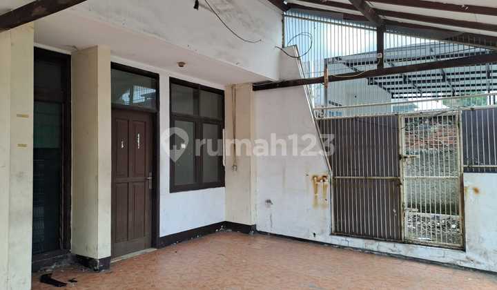 Dijual /disewa Rumah Hook Tengah Kota Lokasi Strategis  2