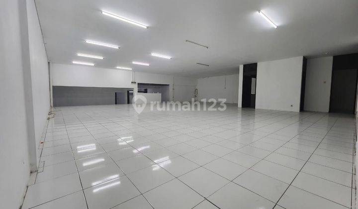 Disewakan Ruang usaha Surya sumantri mainroad cocok untuk usaha /kantor  1