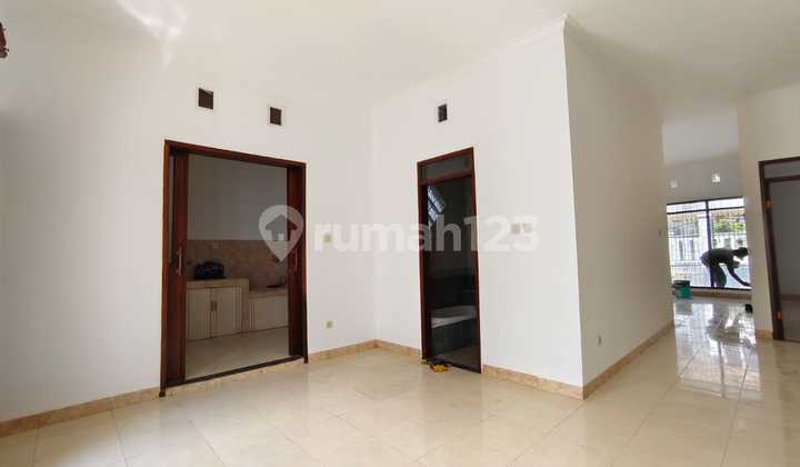 Disewakan Rumah Siap Huni Lingkungan Tenang Taman Kopo Indah  2