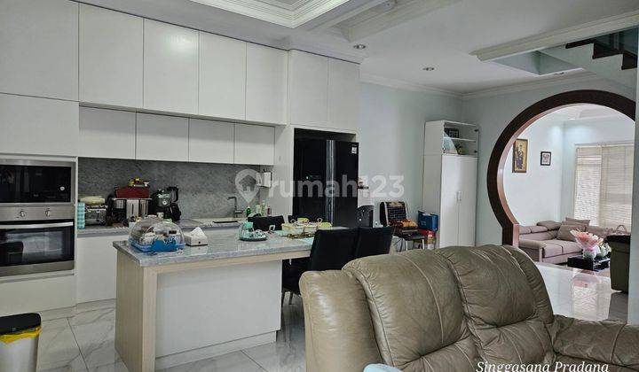 Dijual Rumah Siap Huni Semi Furnish Singgasana Pradana Lingkungan Tenang Dan Aman  2