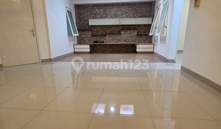 Dijual Rumah Bagus Siap Huni Singgasana Pradana Lingkungan Tenang Dan Nyaman Dijual Rumah Bagus Siap Huni Singgasana Pradana Lingkungan Tenang Dan Nyaman