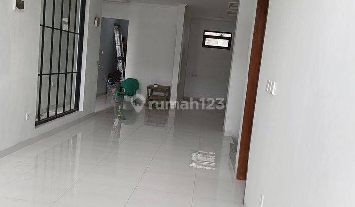 Dijual Rumah Baru Siap Huni 2 Lantai Singgasana Pradana Lingkungan Tenang  2