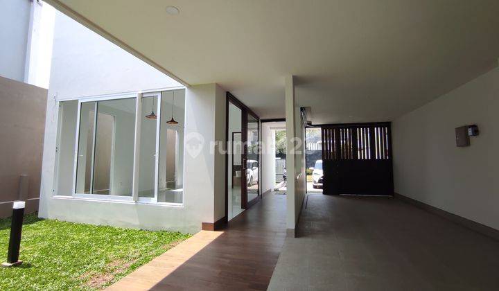 Rumah baru 3 lantai,lux,view bagus gunung dan kota,kompl. Setiabudi regency 1