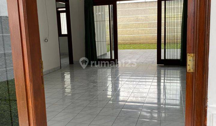 Rumah cantik 2 lantai siap huni, taman depan dan belakang,lokasi pondok hijau ( MT ) 2