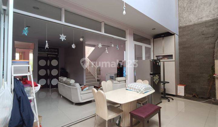 Rumah cantik 2 lantai, nyaman,furnished, TKI V 1