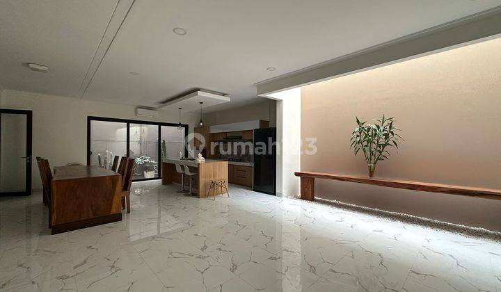 Sewa rumah cantik, nyaman, semi furnish, cluster Btari, Summarecon  ( M ) 2