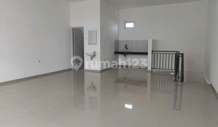 Rent a 2-Story Rendeng Storefront on Sukajadi Wing.