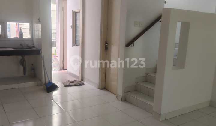 Rumah 2 Lantai, Siap Huni, Onegate System Di Komplek Istana Regency Sudirman 1