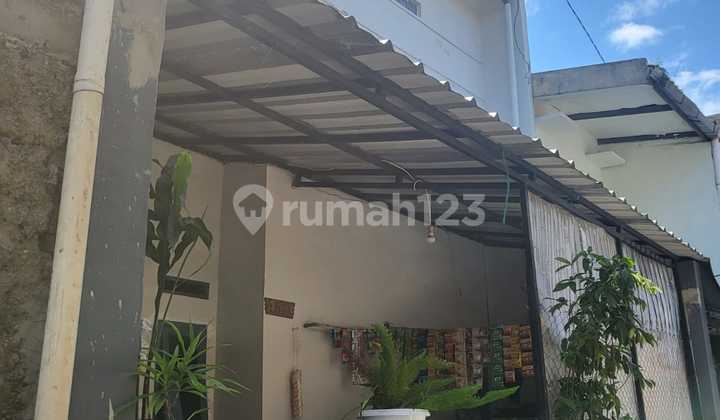 Rumah Tengah Kota, Tidak Masuk Mobil Di Sayap Lengkong