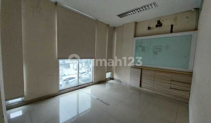 Good 3-Story Shop House, Strategic Location on Jalan Sunda 2