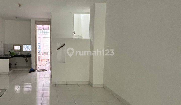 Rumah 2 Lantai Di Kota Siap Huni, Strategis 1