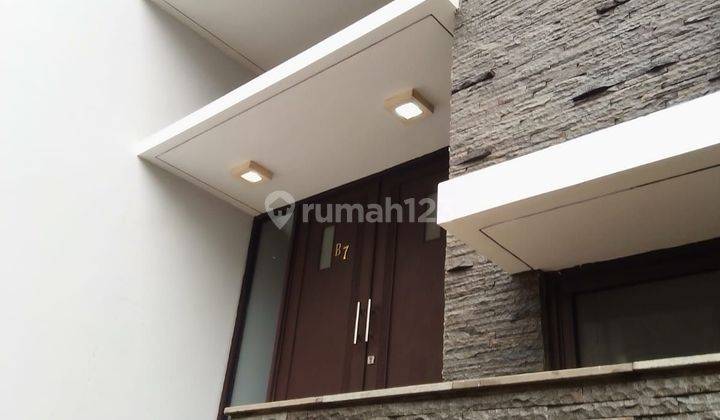 Rumah 3 Lantai,cantik, Nyaman Siap Huni ( Ln/Fh )  1