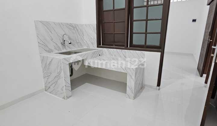 Newly Renovated House in Batununggal 2