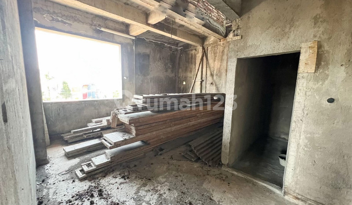 For Sale Building for Shop House and Boarding with Extensive Parking, 5 Minutes to UKSW. 2