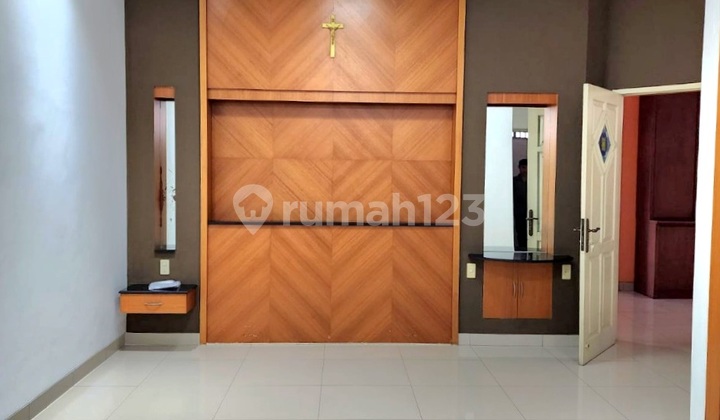 For Rent: Puri Indah House, Comfortable, Clean, Well-Maintained