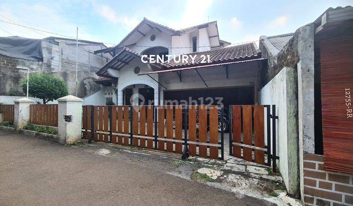 Dijual Rumah 2 Lantai Dengan Halaman Luas Depan Belakang CIPUTAT 1