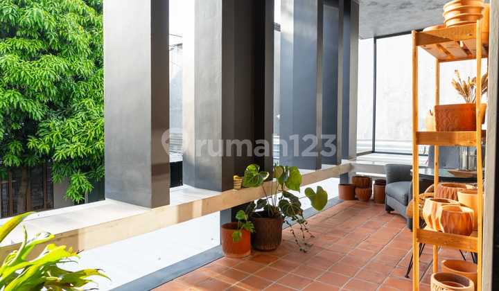 Rumah Siap Huni Ada Kolam Renang di Emerald Garden Bintaro 2