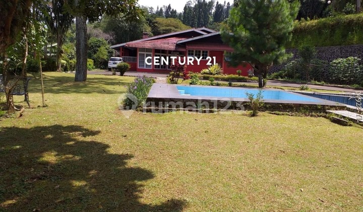 For Sale: Villa with Extensive Land, Mount Salak View in Megamendung.