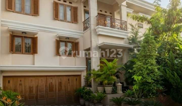 Dijual Rumah Siap Huni Lokasi Strategis di Meruya Jakarta Barat.(Spl 0272) LT: 304 M2, LB: 400 M2lantai: 2Kt: 4+2, KM: 4Garasi: 2Carport: Dijual Rumah Siap Huni Lokasi Strategis di Meruya Jakarta Barat