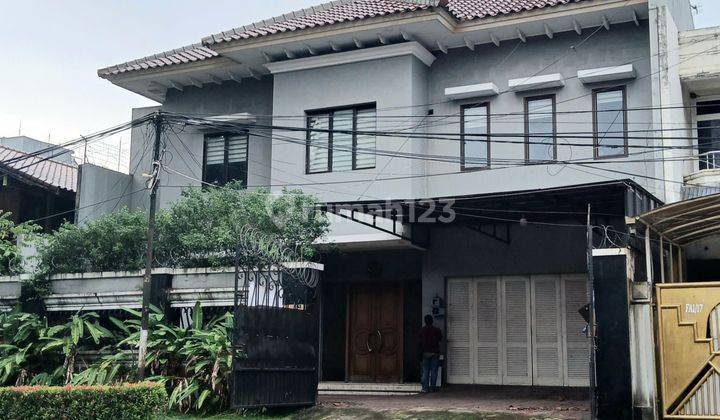 Rumah Lokasi Strategis Cocok Untuk Usaha Di Jalan Raya Utama Bintaro 1