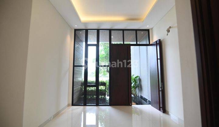 Rumah Mewah Split Level Pakuwon Indah dekat Citraland & Graha 2
