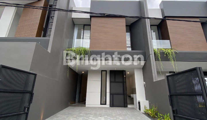 RUMAH BARU GRESS MINIMALIS 2 LANTAI DI KUTIRASI DEKAT UK PETRA, TOL, DAN JUANDA