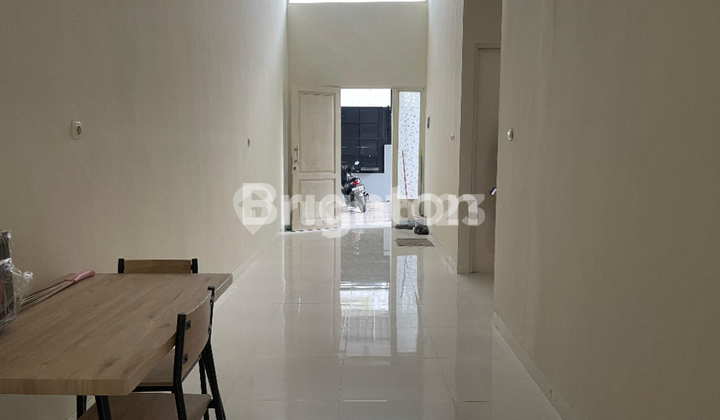 Single-story minimalist ready-to-occupy house in Sukolilo, near Galaxy Mall and Pakuwon City. Single-story minimalist ready-to-occupy house in Sukolilo, near Galaxy Mall and Pakuwon City.