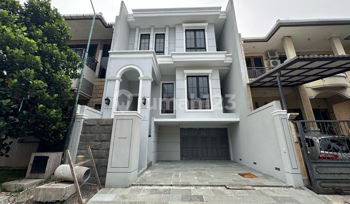 Rumah American Style 3 Lantai Graha dekat Citraland & Pakuwon Rumah American Style 3 Lantai Graha dekat Citraland & Pakuwon