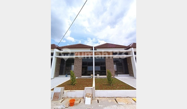 the most strategic house on the Tangerang and South Jakarta border