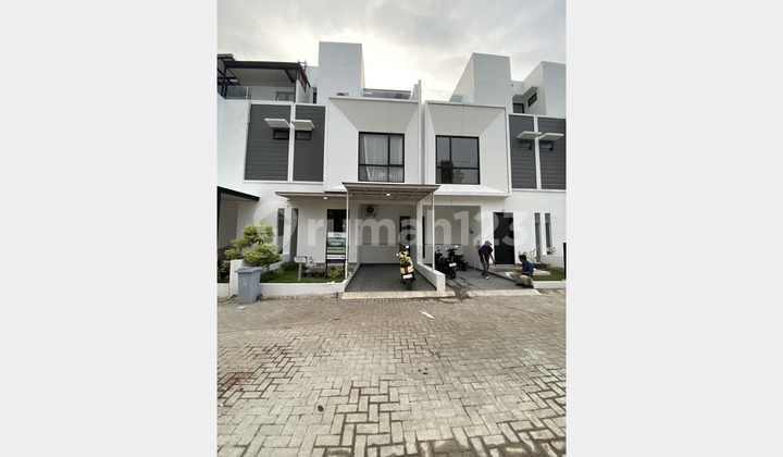 rumah 3 lantai & rooftop di cireundeu 10 menit ke MRT lebak bulus 1