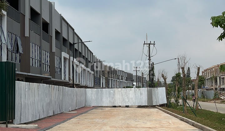 Shop house on Jln. Pasir Randu, Curug 150 m² Unfurnished