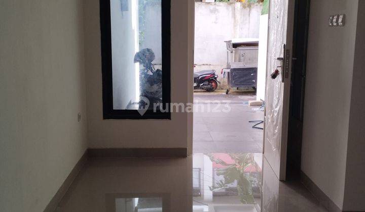 Rumah Murah Sangat Strategis 2 Lantai Di Utan Kayu Jakarta Timur 2