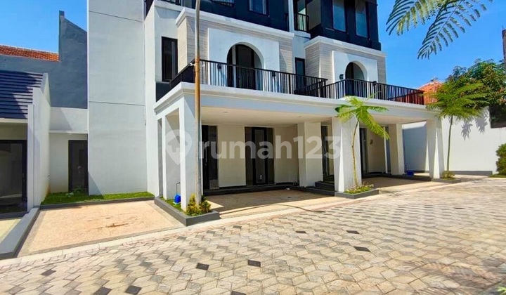 For Sale Luxury 3-Story House Cluster Near Akpol Semarang 1