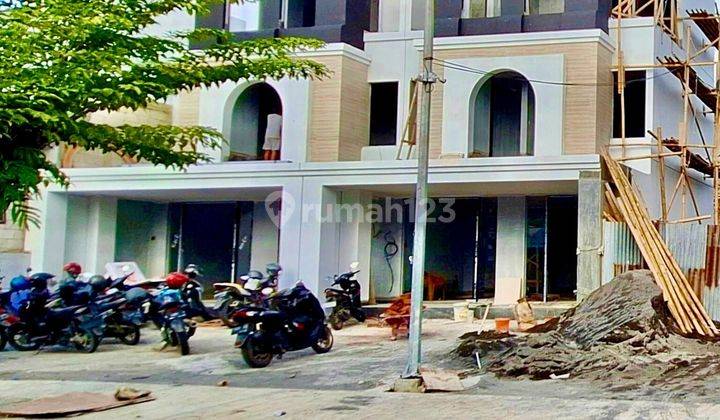Rumah Mewah 3 Lantai De Villa Majapahit Semarang 2