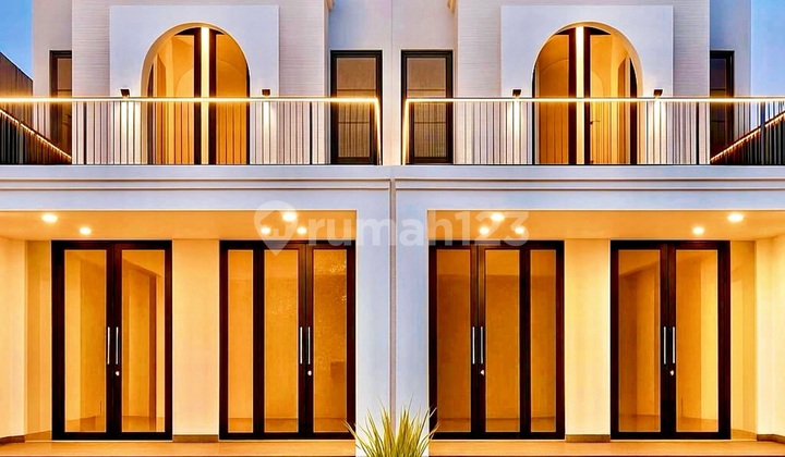 For Sale 3-Story House in De Villa Telagabodas, Semarang 2