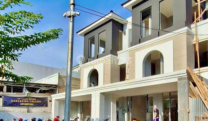 Rumah Mewah 3 Lantai De Villa Majapahit Semarang 1