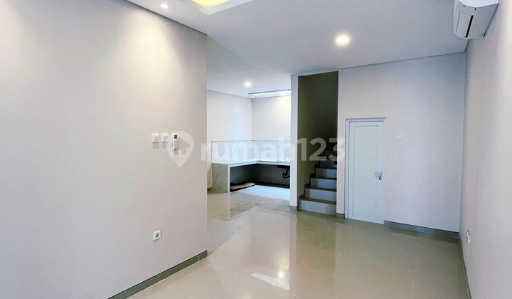 Dijual Rumah 3 Lantai De Villa Majapahit Semarang