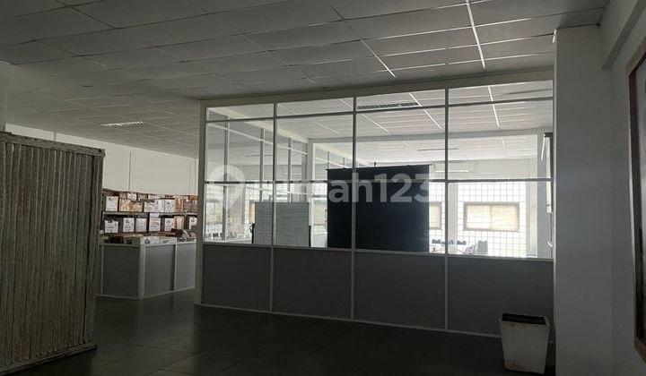 Office + Warehouse for Rent in Alam Sutera, Tangerang. Negotiable, suitable for showroom, yoga, pilates, spa. Office + Warehouse for Rent in Alam Sutera, Tangerang. Negotiable, suitable for showroom, yoga, pilates, spa.