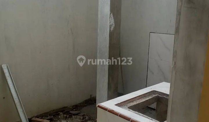 Rumah Istimewa Unfurnished Posisi Aman Lokasi Strategis 2