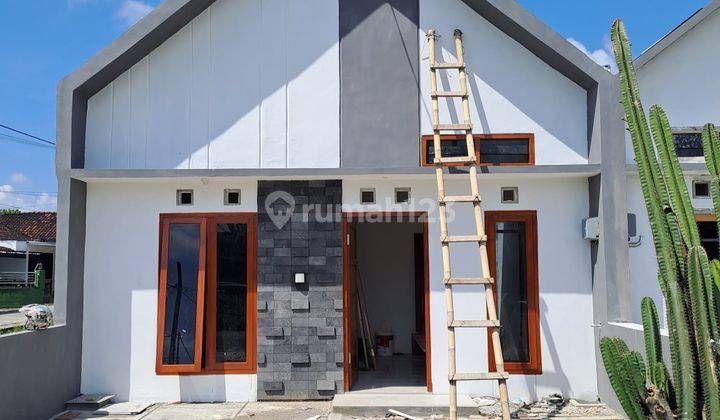 Rumah Baru Modern Scandinavian Lingkungan Perumahan di Bantul 1