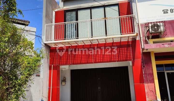 Ruko Strategis Siap Pakai Full Furnished Tepi Jl Ringroad Utara 1